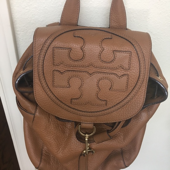Stacked T Tory Burch backpack 🙌🏻 - Picture 6 of 8